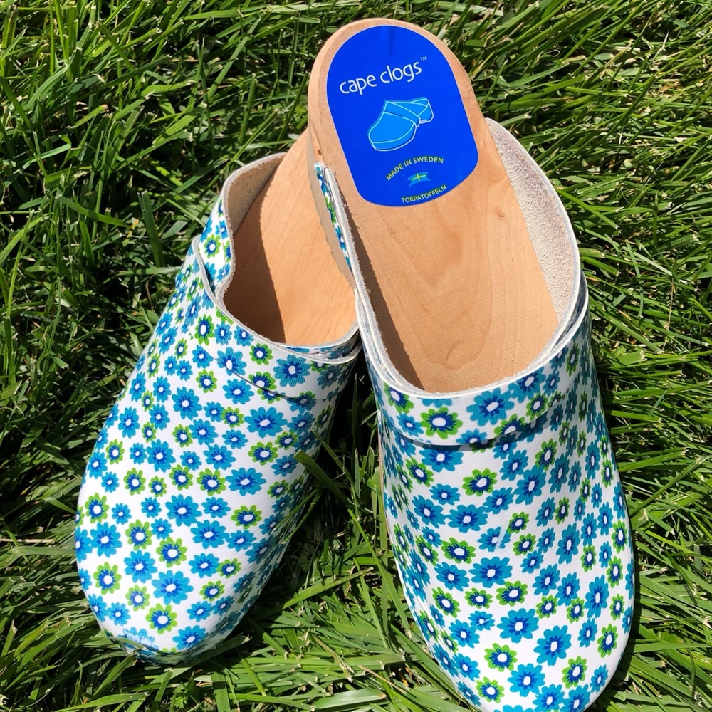 Cape Clogs Floral Blue Mules